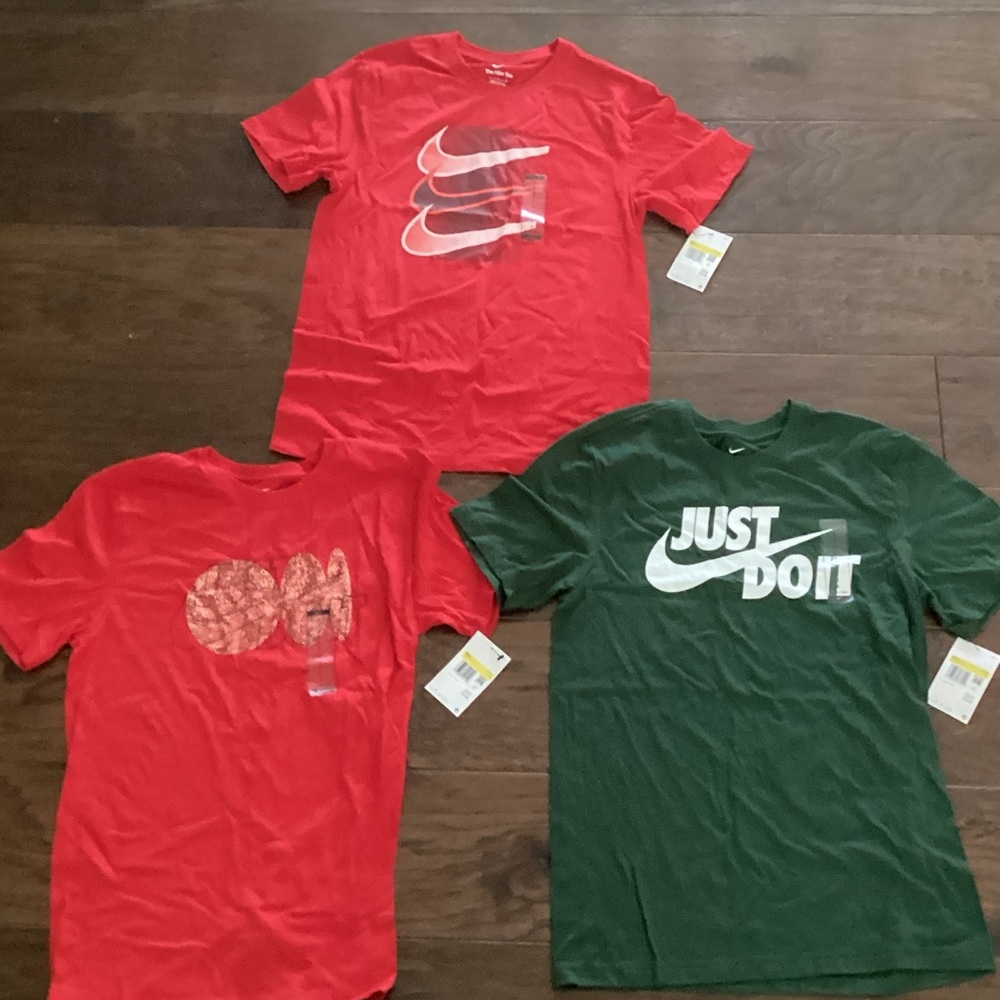 Men’s Nike Graphic Tee-Shirts (NEW WITH TAGS!)